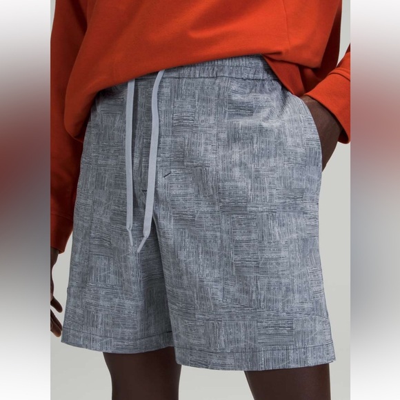 Lululemon Men’s Bowline Short 8" *Ventlight Offset Stripe Chambray size Large - Picture 1 of 7